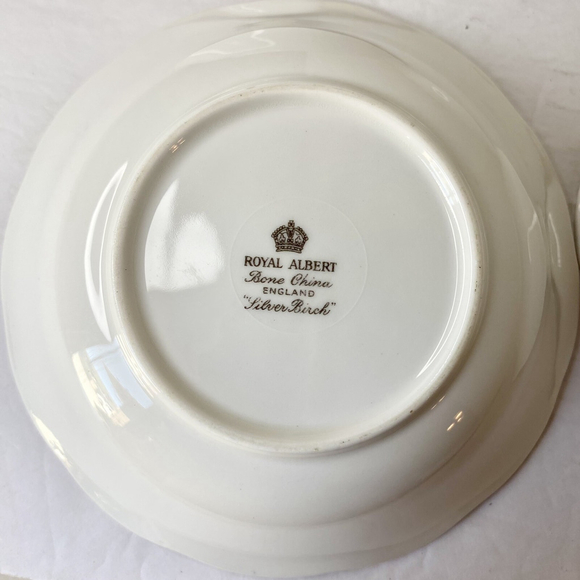 Royal Albert - SILVER BIRCH - Bone China - 5 3/8 Inch DESSERT / FRUIT BOWL - Picture 9 of 10